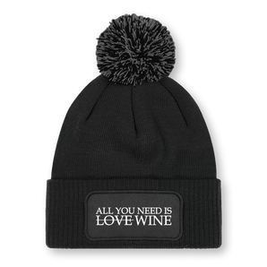 All you need ist wine - Beanie mit Bommel 